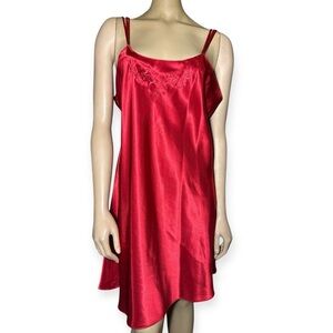Vintage Kathy Ireland Intimates women’s Red Satin Nightgown size L